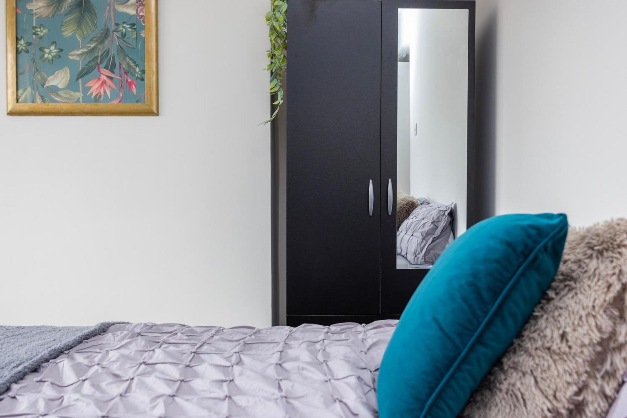 Excel O2 Stunning Large 3 Bedroom Apartment With Balcony London Exterior photo